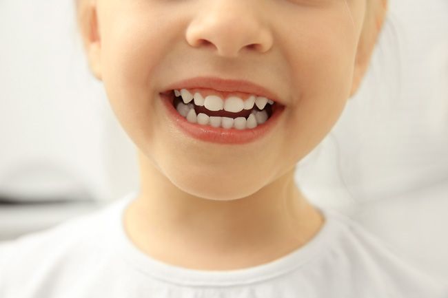 Как укрепить эмаль зубов у детей